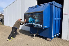 Ob er da den Mund / Arm vielleicht etwas voll nimmt ?!?