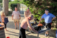 Einer arbeitet - der Rest weiß wie´s geht 🤣