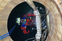 ...also erst die Ausrüstung runter, dann folgt der Taucher