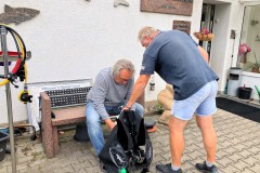 Der Ehemann updated sich anschließend  im Tauchturm nach 30-Jahren-No-Diving.....